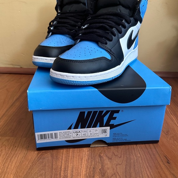 Air Jordan 1 Retro High OG GS - Picture 4 of 10